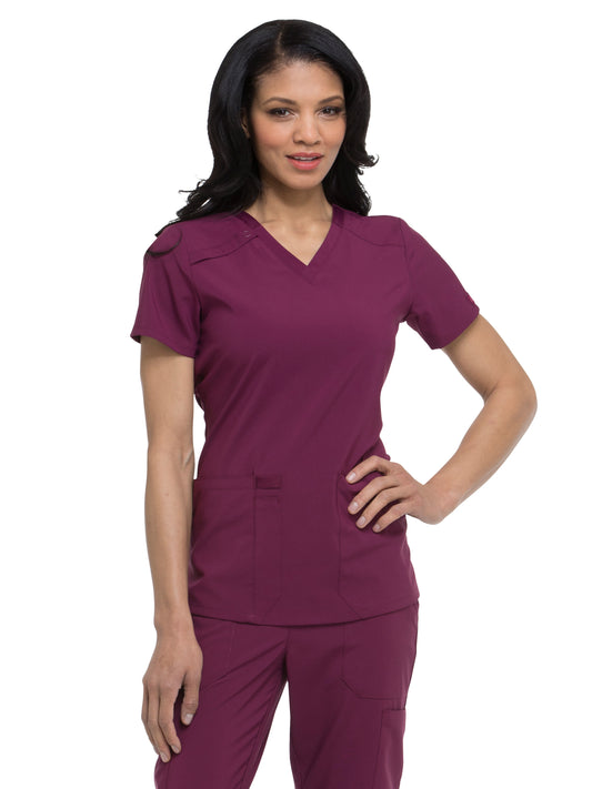 Women's 2-Pocket Contemporary V-Neck Top - DK615 - Wine