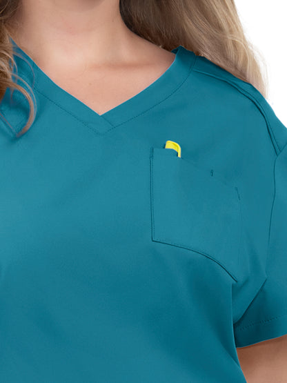 Women's 2-Pocket V-Neck Tuck-In Aura Top - C100 - Teal