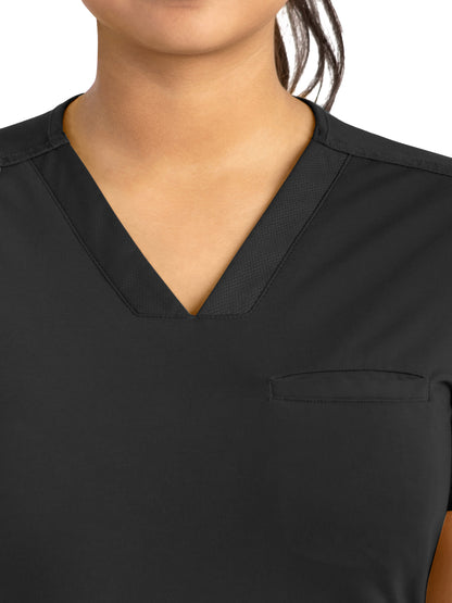 Women's Three-Pocket V-Neck Tuck In Top - 20301 - Black