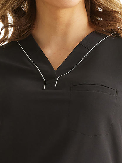 Women's 1-Pocket V-Neck Scrub Top - 700 - Black